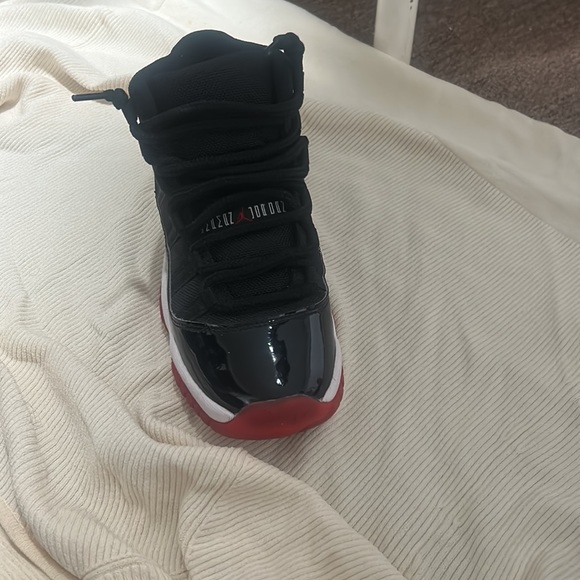 Jordan Bred 11s size 5 women - Picture 2 of 7